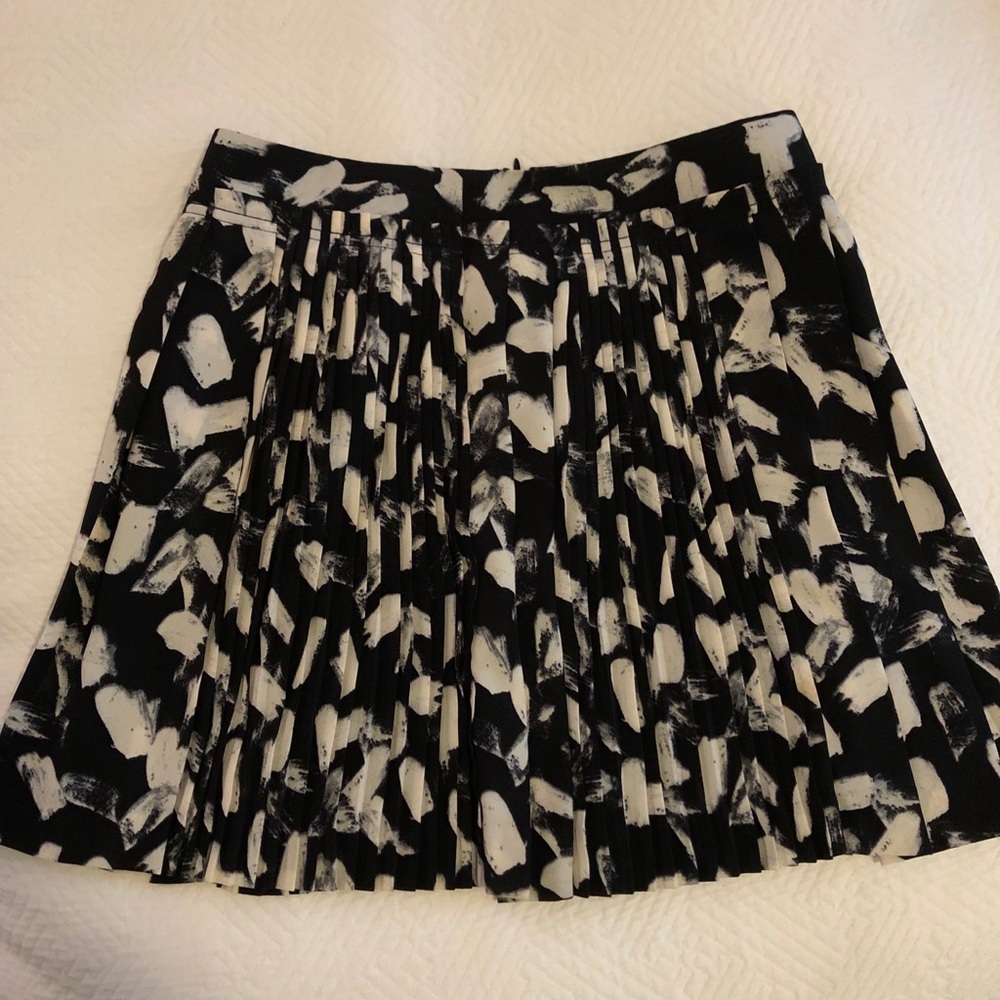 Black and white printed skirt
